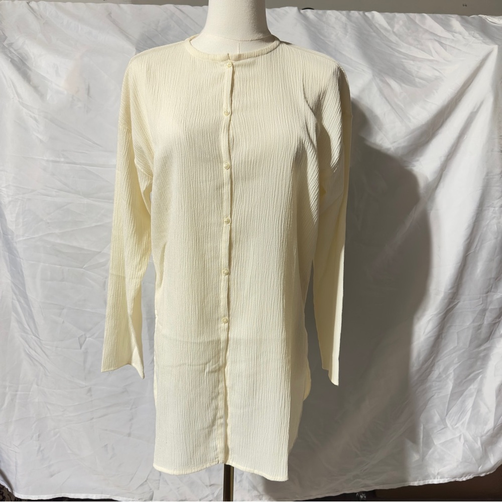 👉 New York & Company Cream Textured Button-Down Tunic Top – XS